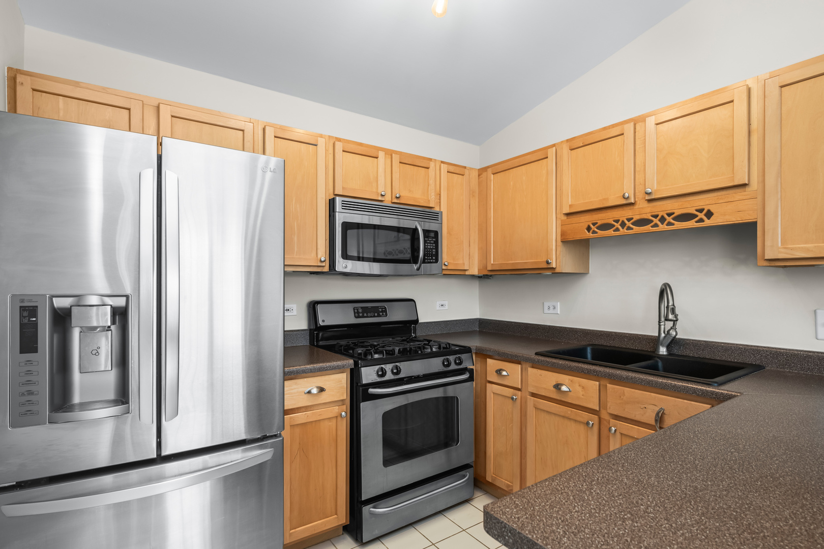 1288 N Red Oak Circle #3, Round Lake Beach, IL 60073