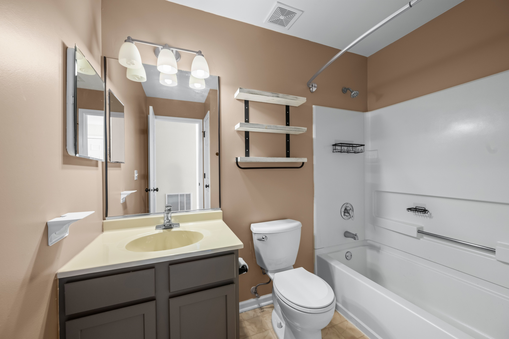 1288 N Red Oak Circle #3, Round Lake Beach, IL 60073