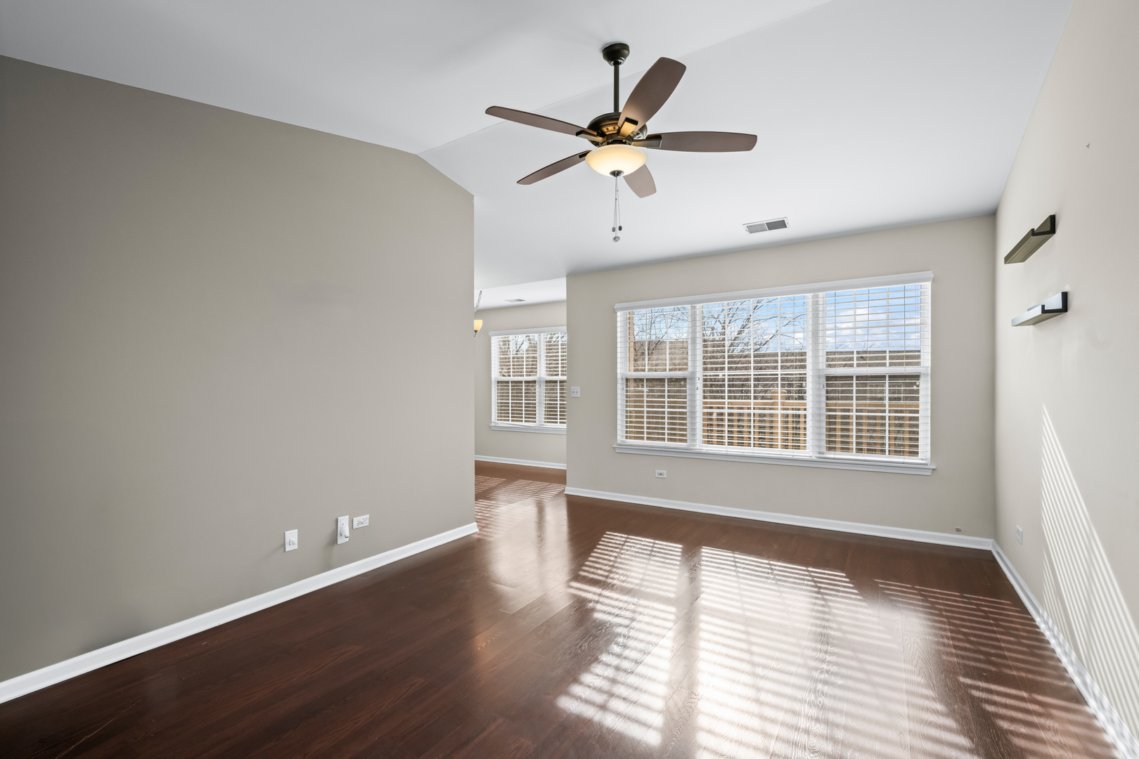 1288 N Red Oak Circle #3, Round Lake Beach, IL 60073