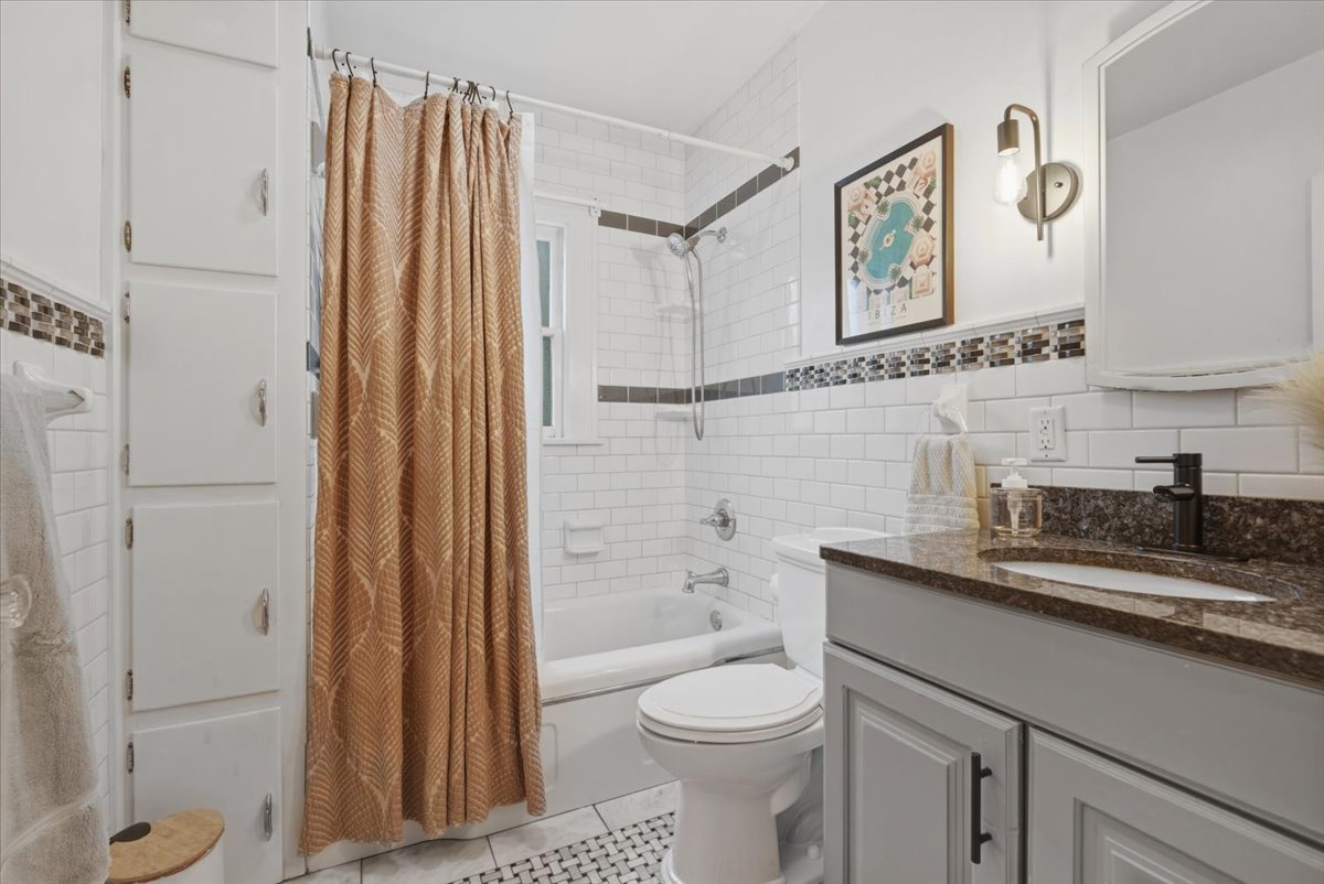 611 Vale Street, Bloomington, IL 61701