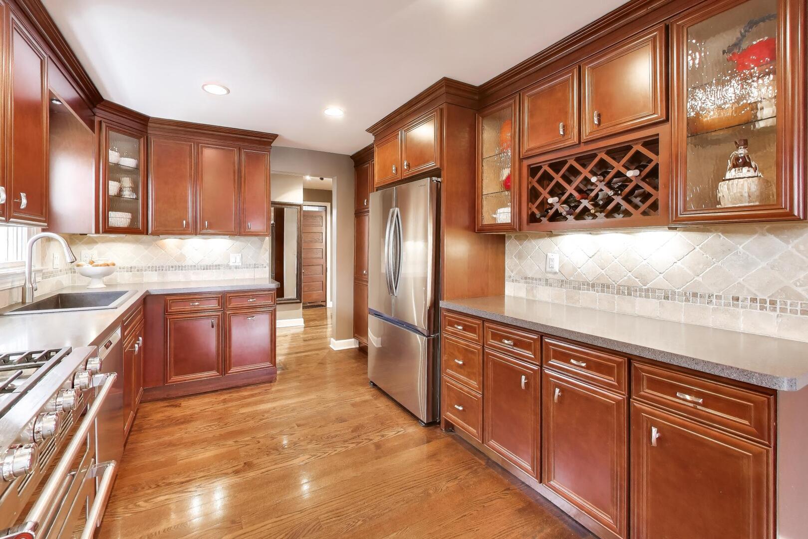 520 S Wheaton Avenue, Wheaton, IL 60187