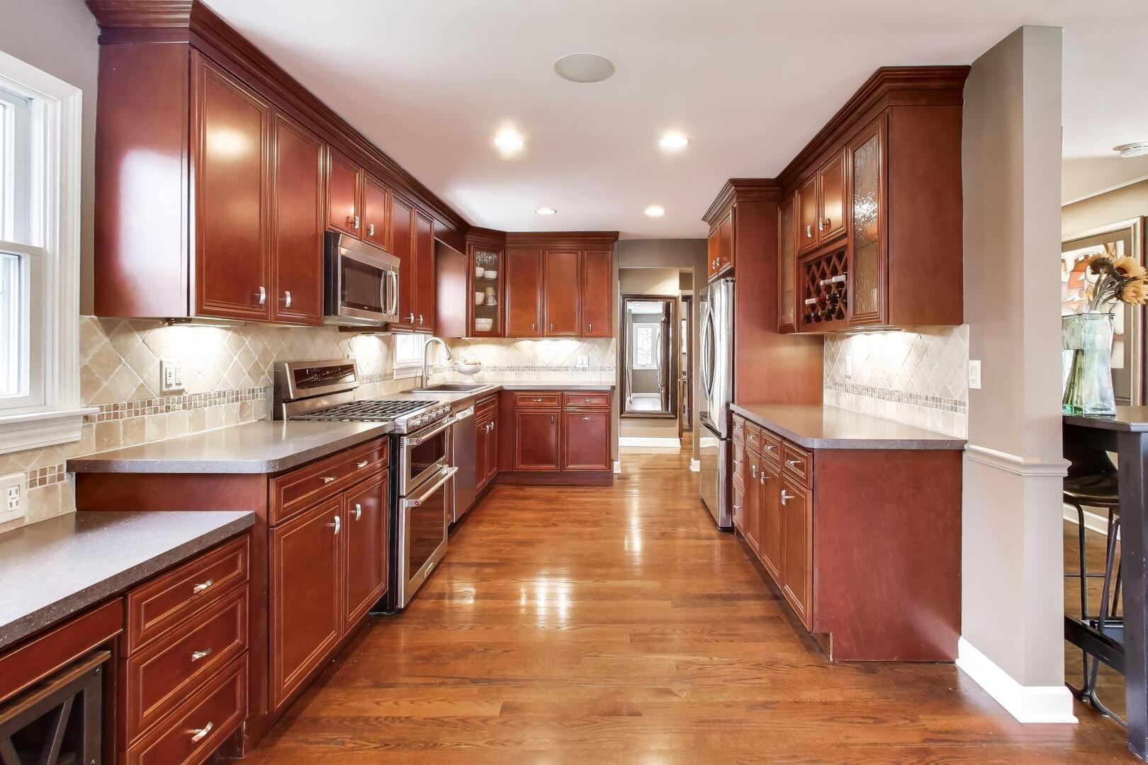 520 S Wheaton Avenue, Wheaton, IL 60187