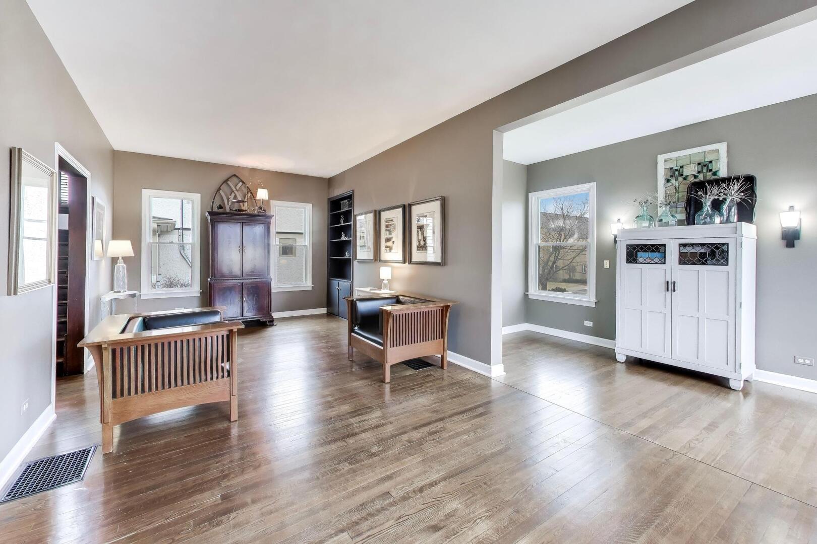 520 S Wheaton Avenue, Wheaton, IL 60187