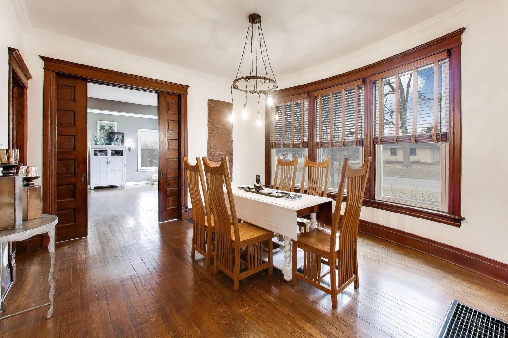 520 S Wheaton Avenue, Wheaton, IL 60187