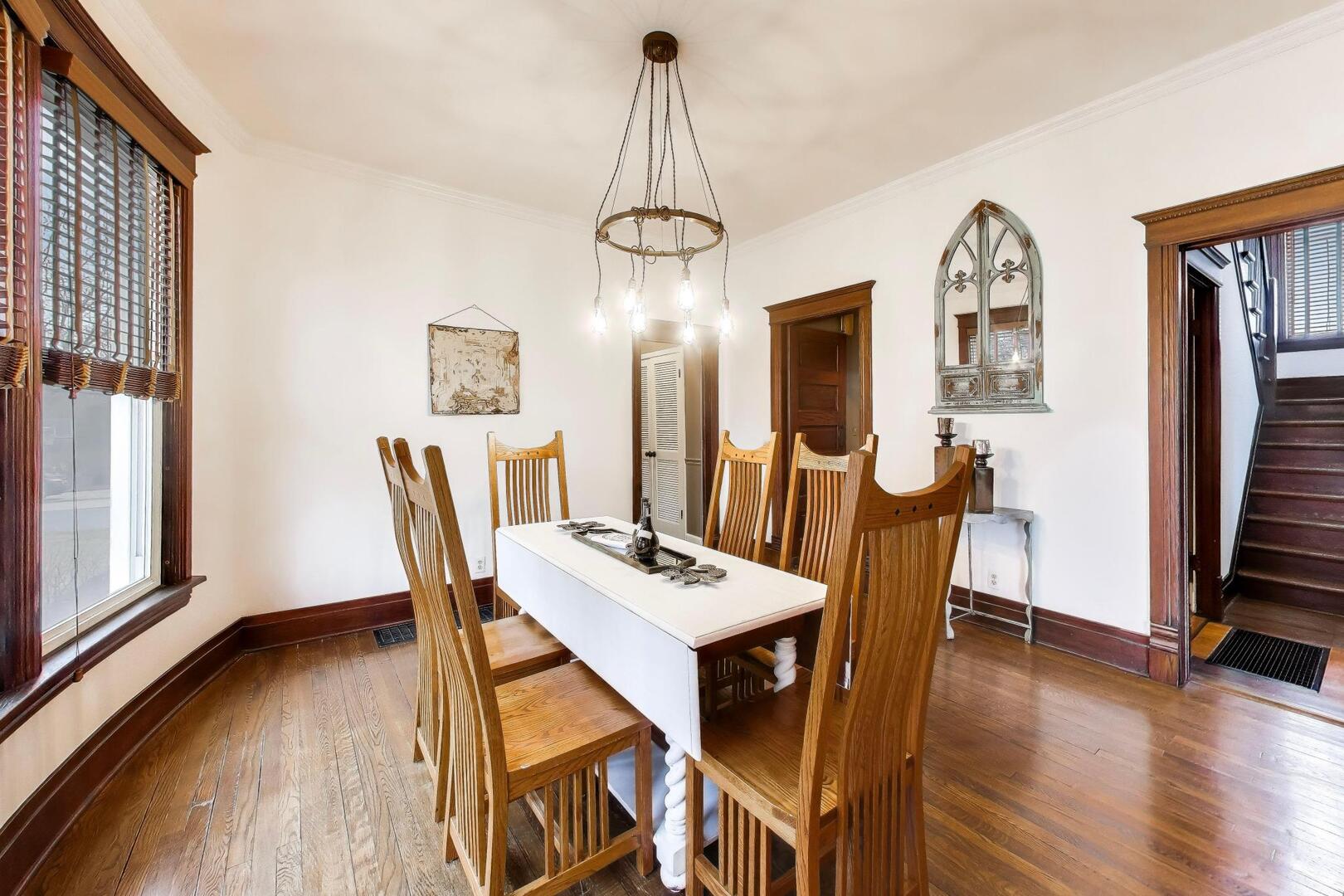 520 S Wheaton Avenue, Wheaton, IL 60187