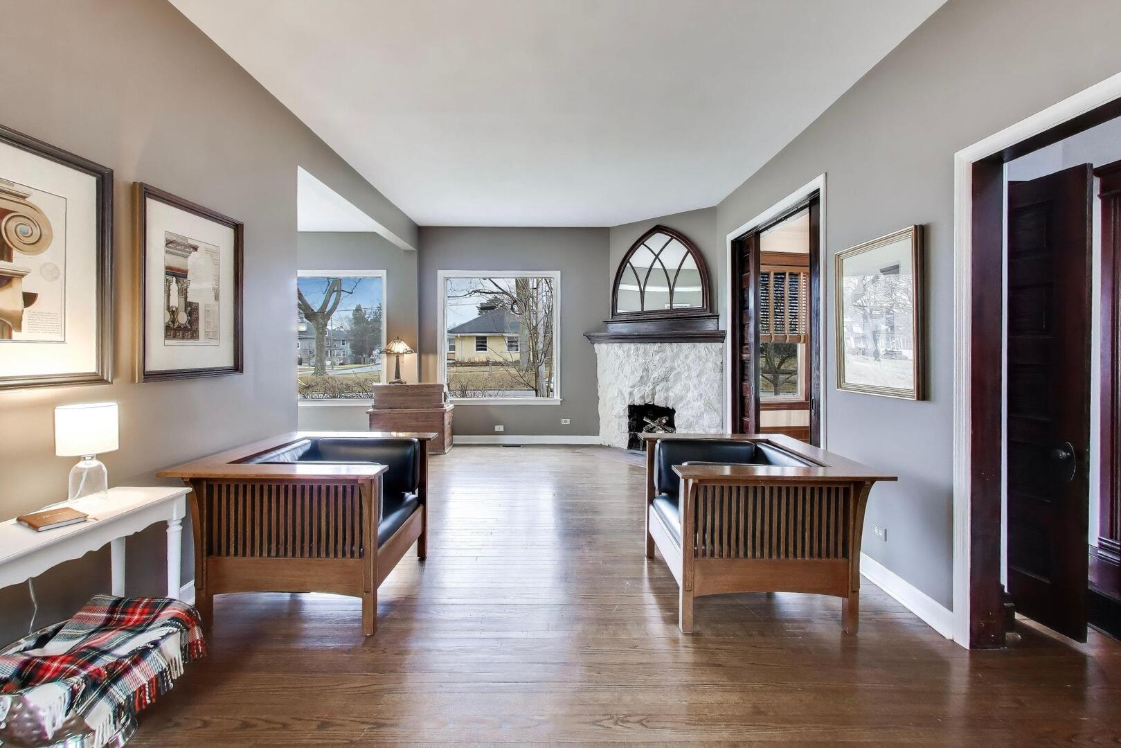 520 S Wheaton Avenue, Wheaton, IL 60187