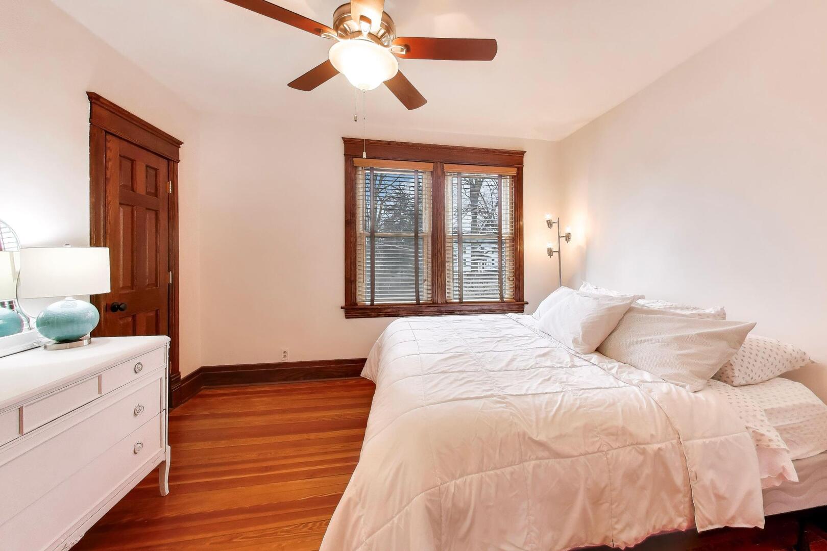 520 S Wheaton Avenue, Wheaton, IL 60187