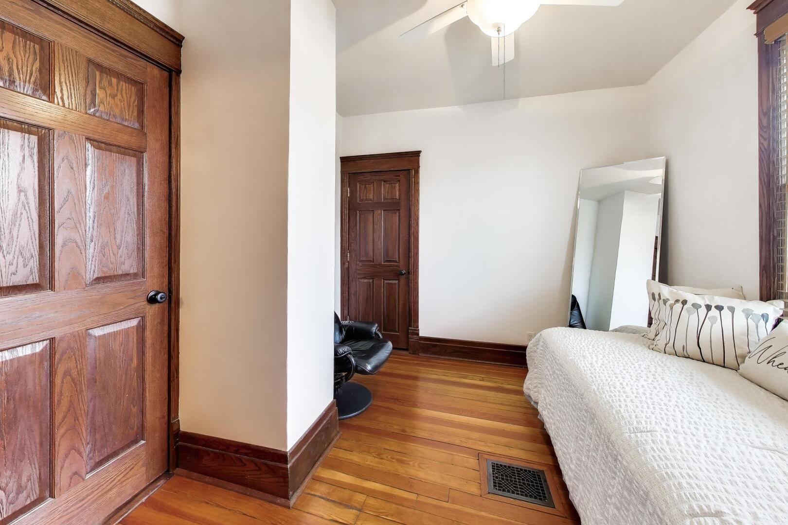 520 S Wheaton Avenue, Wheaton, IL 60187