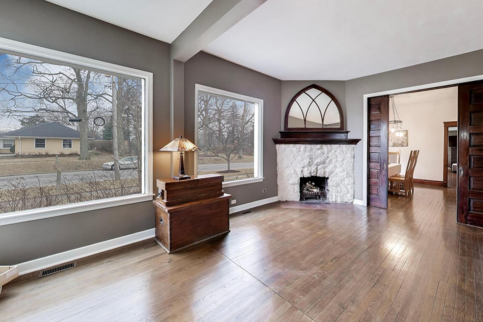 520 S Wheaton Avenue, Wheaton, IL 60187