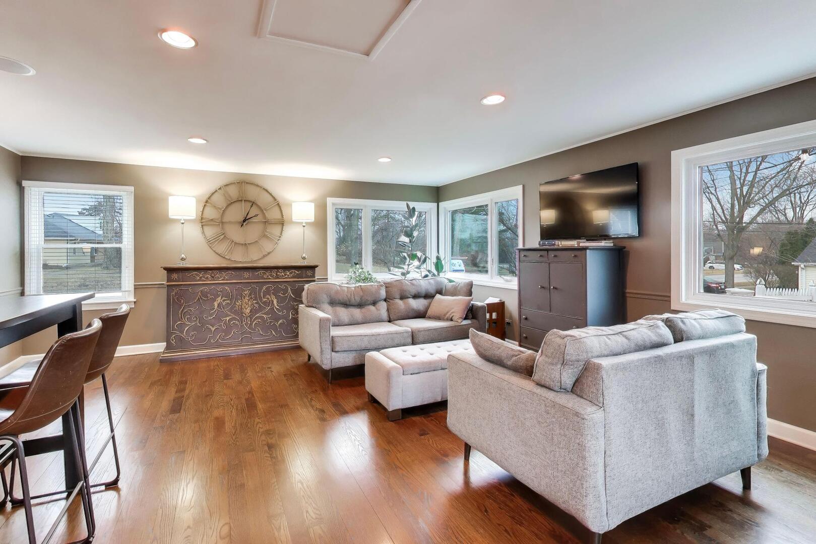 520 S Wheaton Avenue, Wheaton, IL 60187