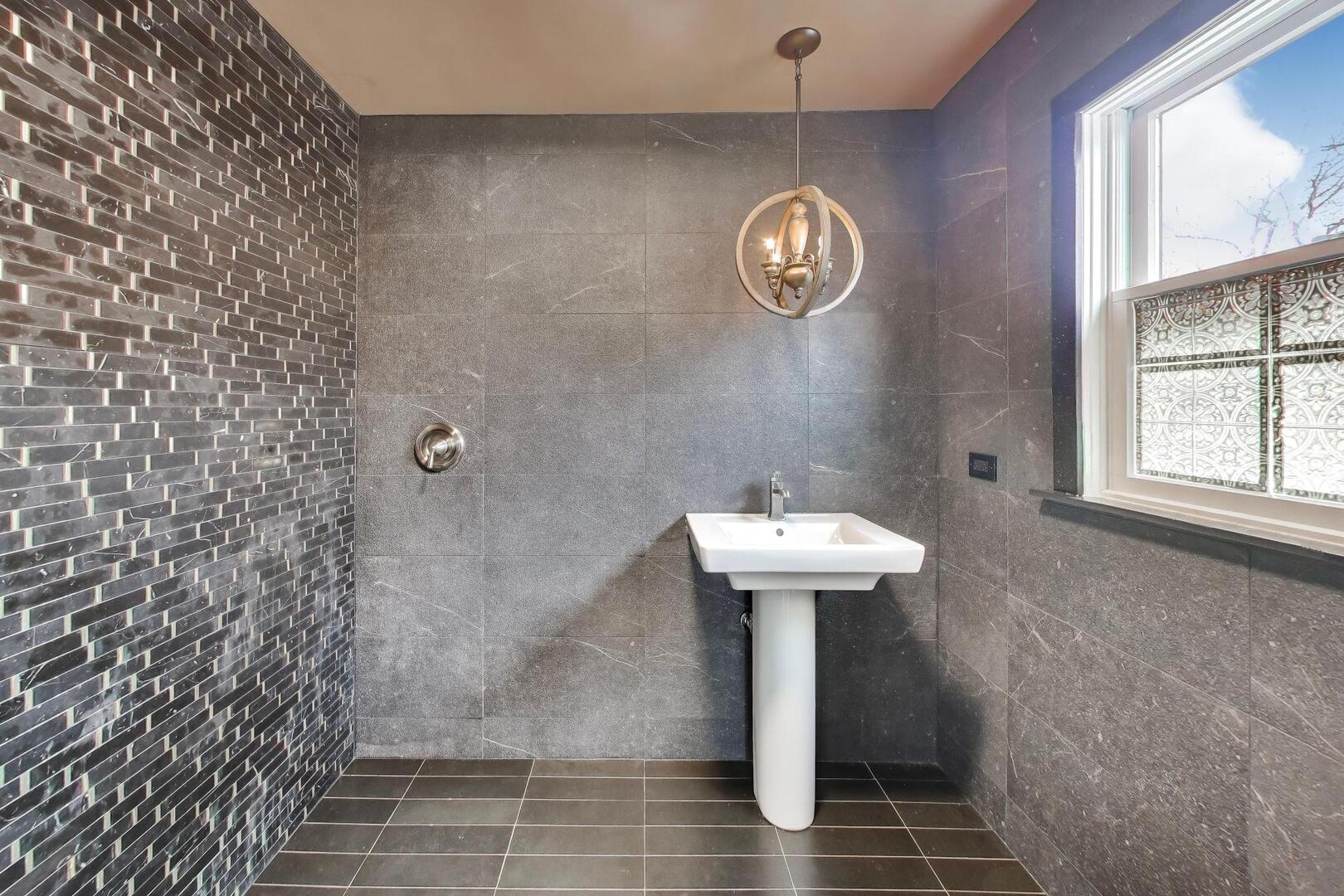 520 S Wheaton Avenue, Wheaton, IL 60187