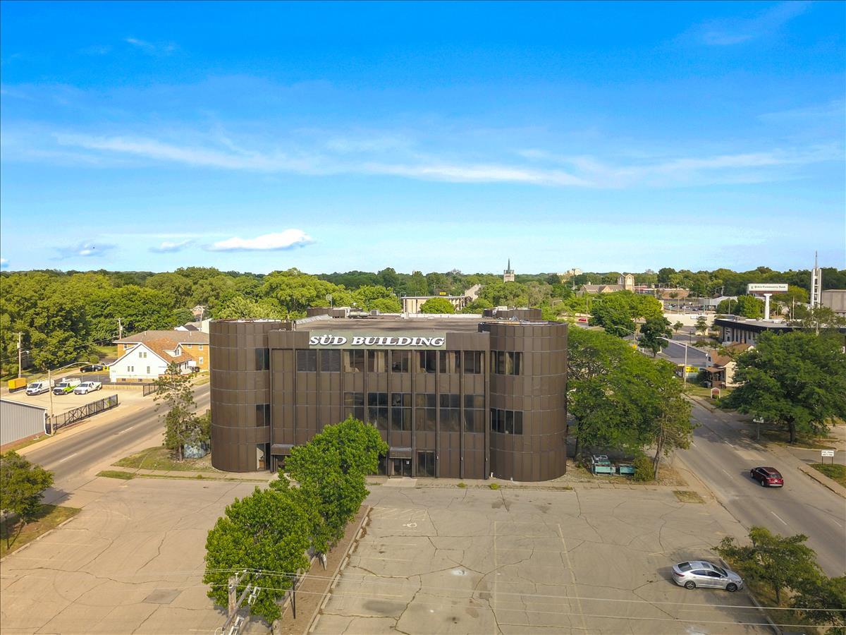 111 N 6th Street, Pekin, IL 61554