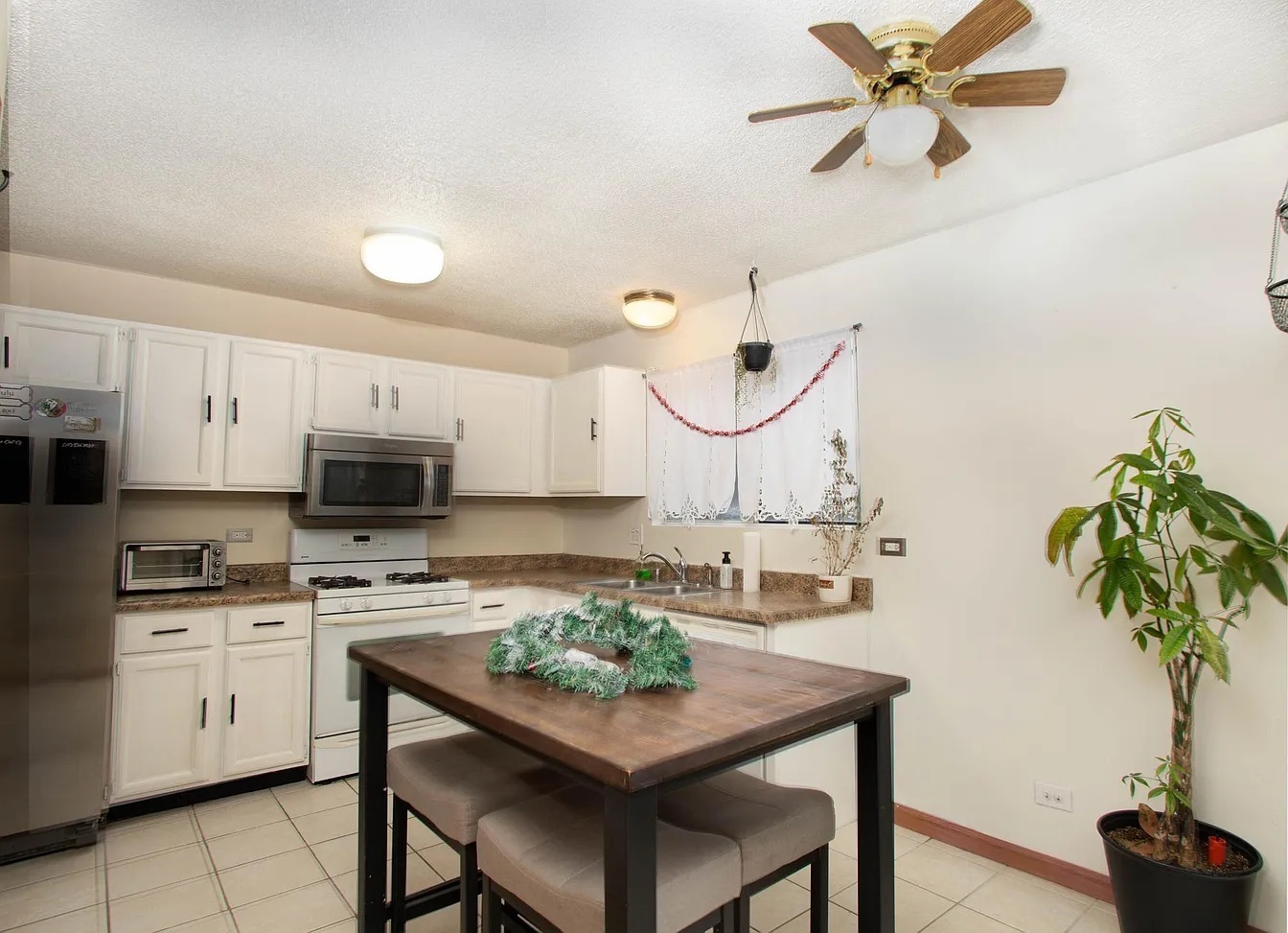 2120 Brittany Court, Glendale Heights, IL 60139