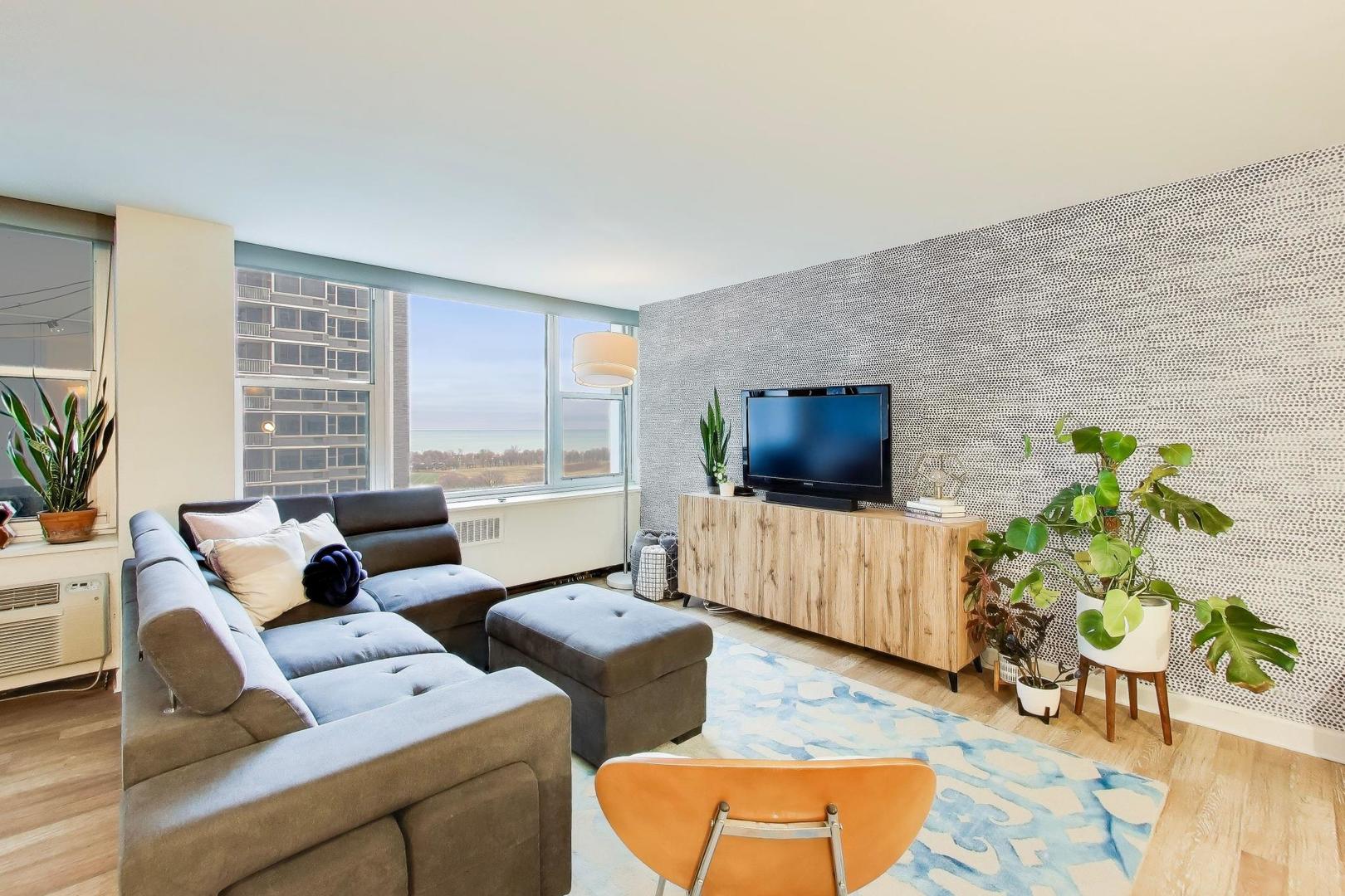 4250 N Marine Drive #1707, Chicago, IL 60613