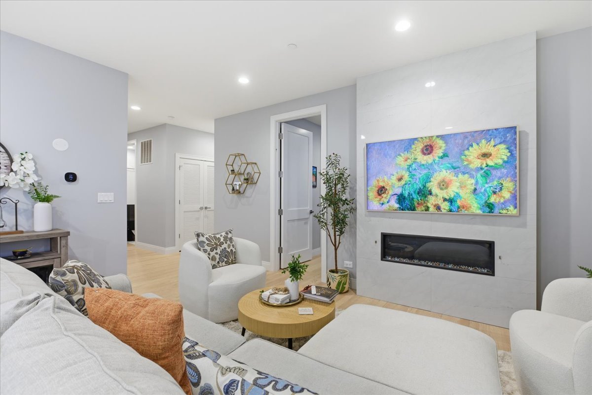 715 South Boulevard #301, Oak Park, IL 60302