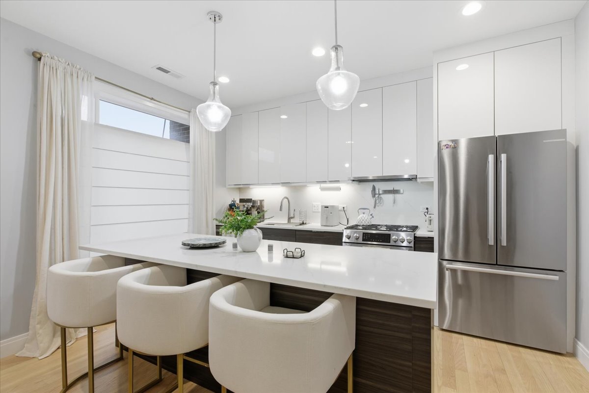 715 South Boulevard #301, Oak Park, IL 60302