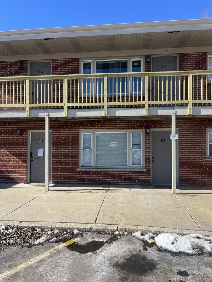 1340 N main Street #E4, Wheaton, IL 60187
