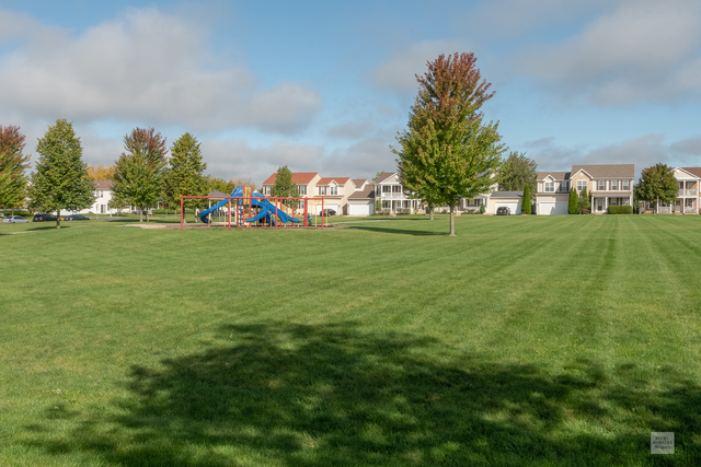 956 Four Seasons Boulevard, Aurora, IL 60504