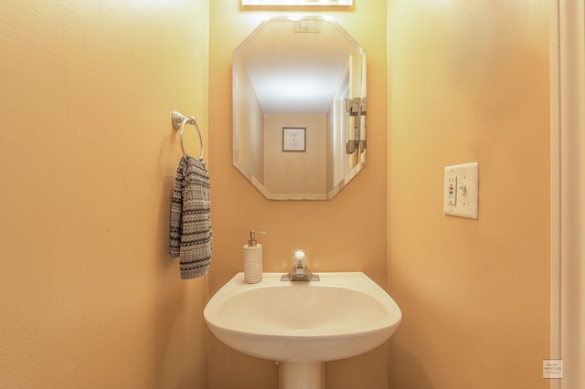 956 Four Seasons Boulevard, Aurora, IL 60504