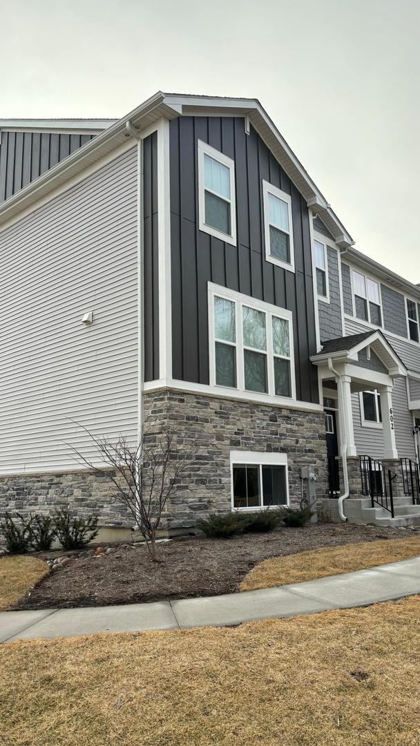 602 Wolverine Drive #602, Aurora, IL 60502