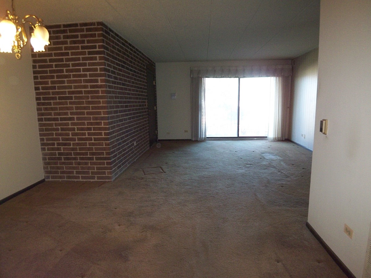 139 E Grand Avenue #1B, Bensenville, IL 60106