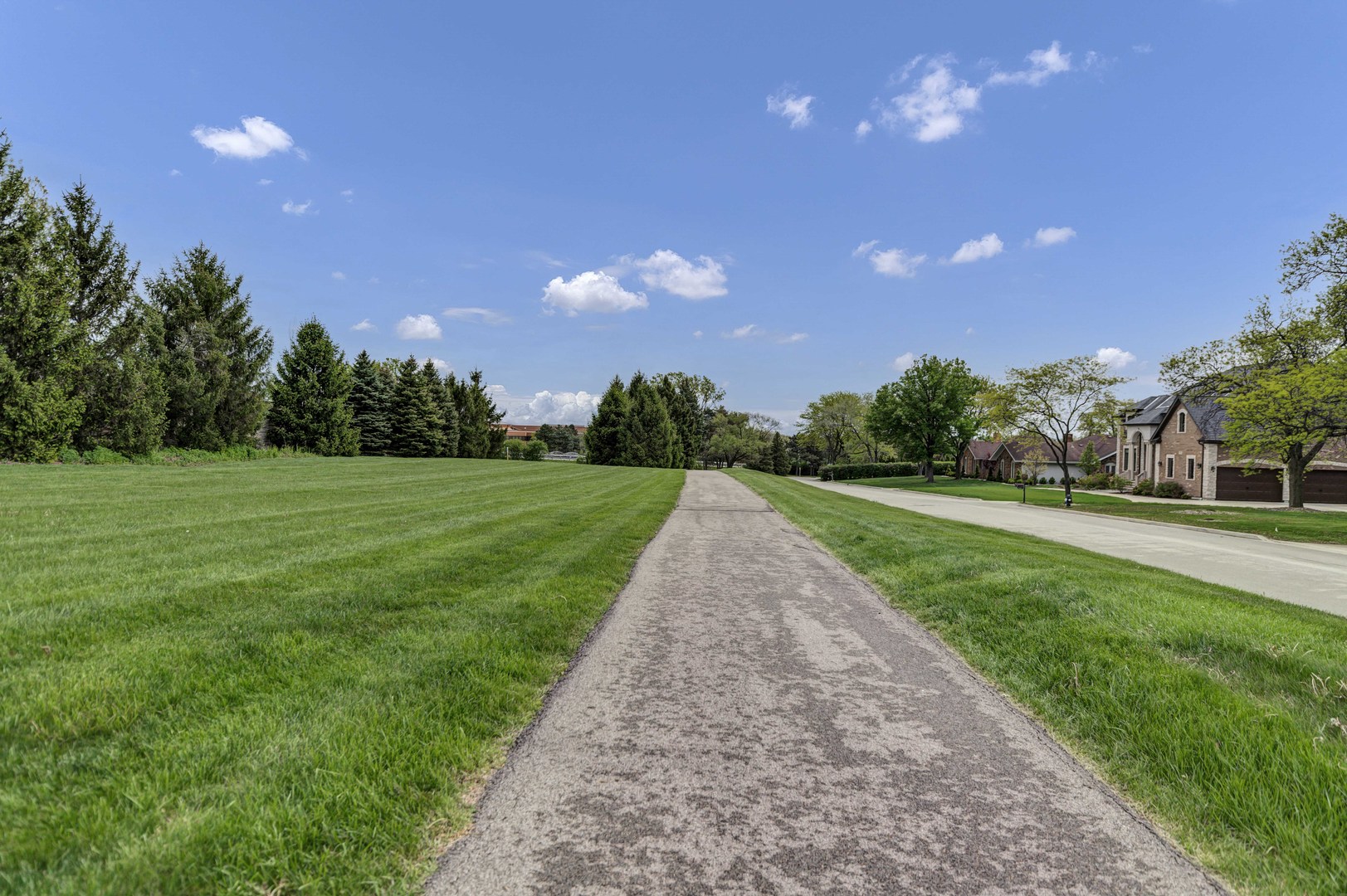 46 Kingston Drive, Oak Brook, IL 60523