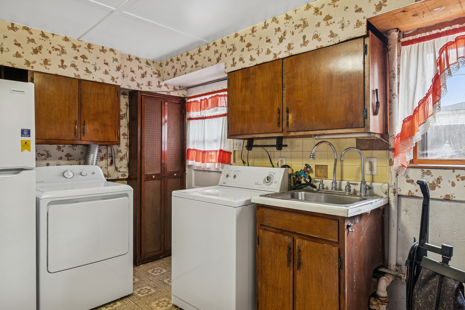 87 E Craig Drive, Chicago Heights, IL 60411