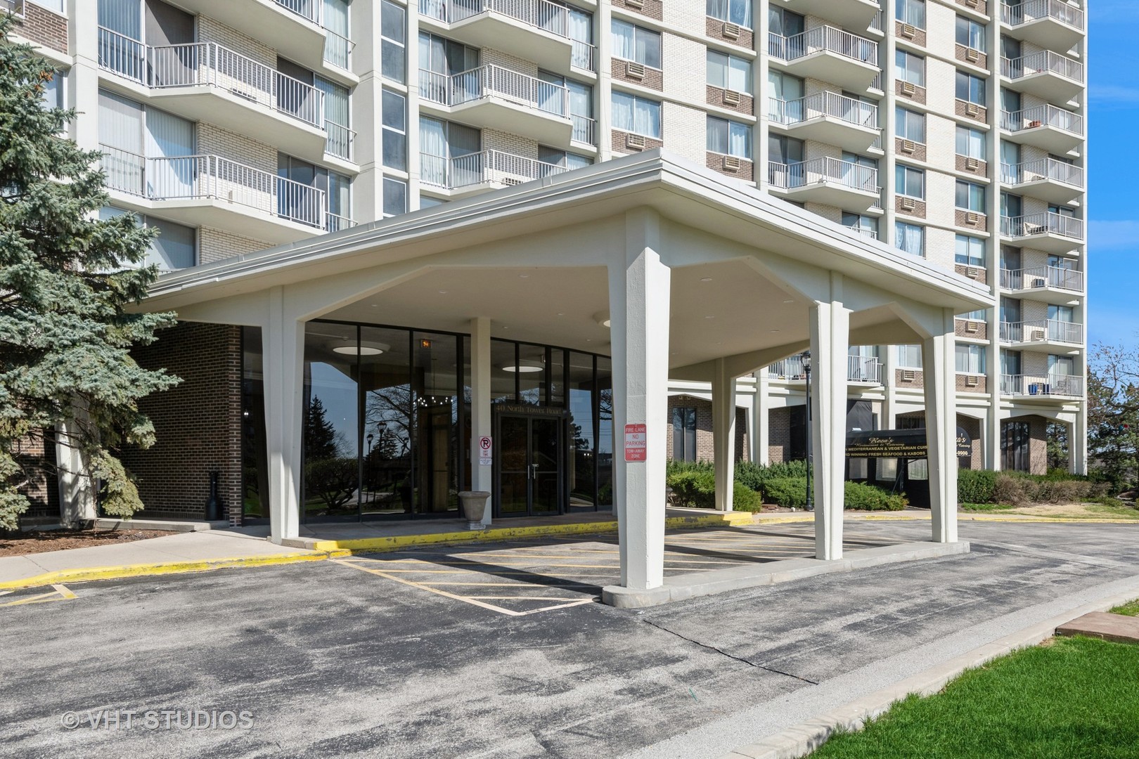 40 N Tower Road #14A, Oak Brook, IL 60523