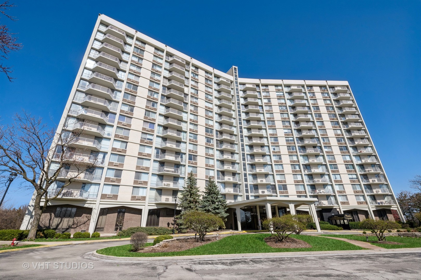40 N Tower Road #14A, Oak Brook, IL 60523