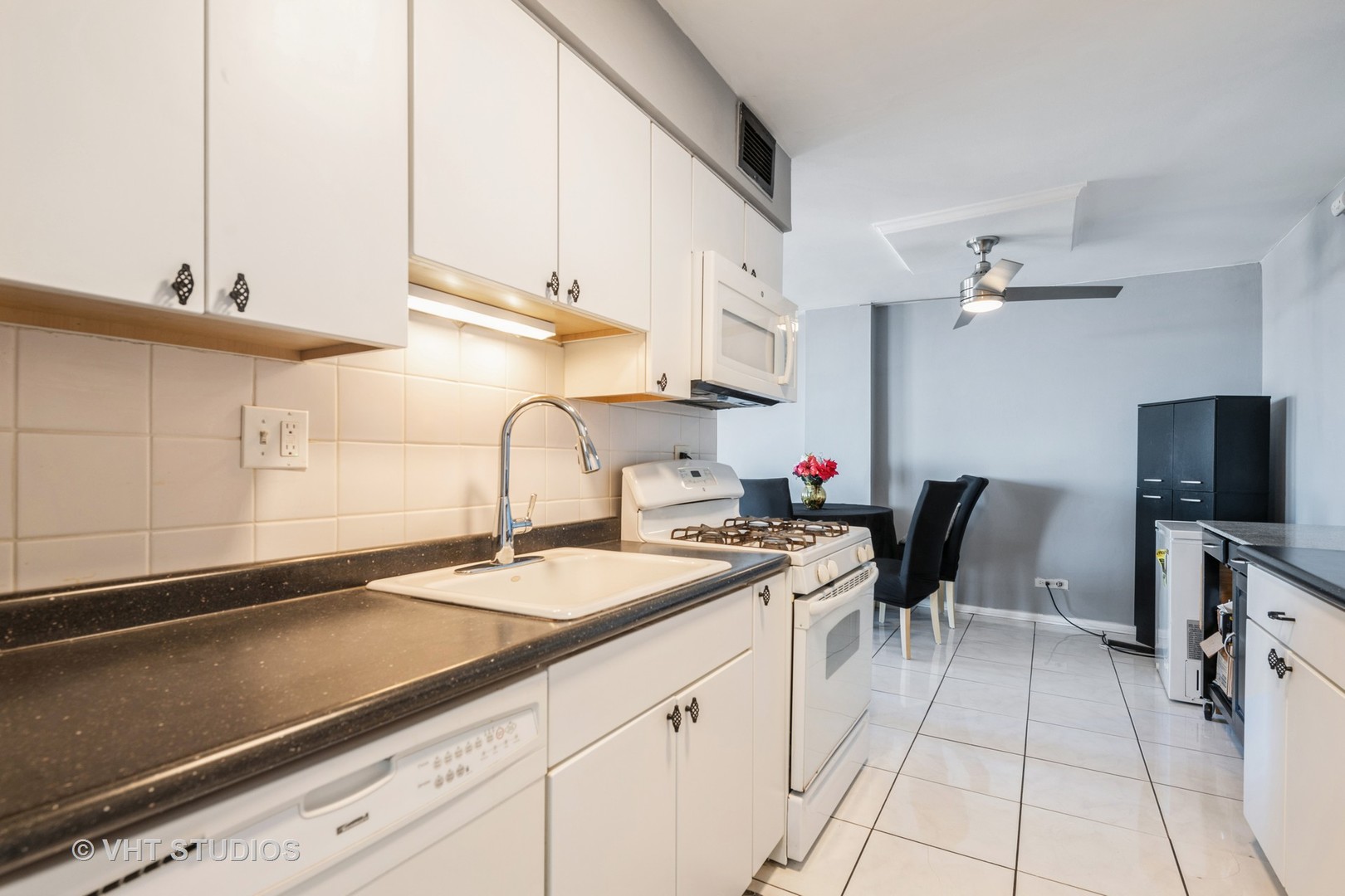 40 N Tower Road #14A, Oak Brook, IL 60523