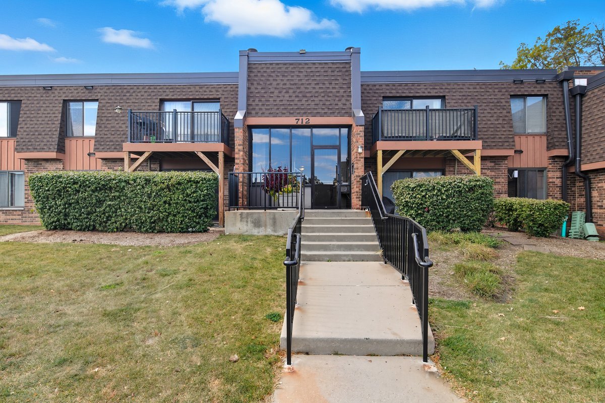 712 TIPPERARY Court #1C, Schaumburg, IL 60193