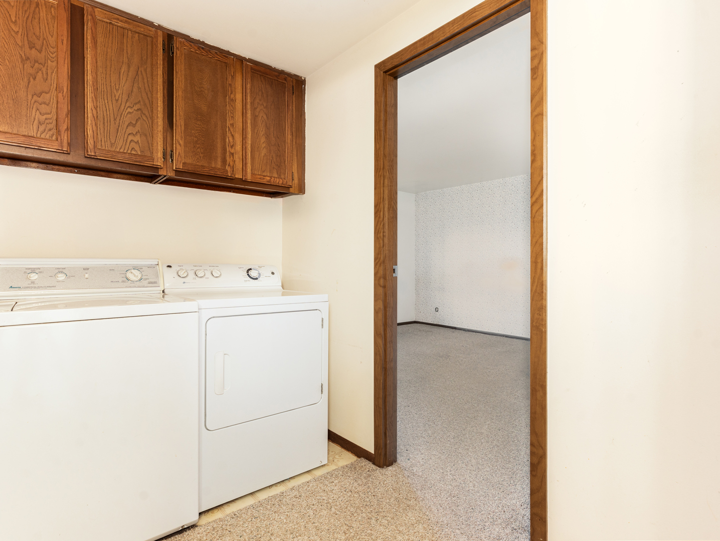 703 Shaw Court, Schaumburg, IL 60194