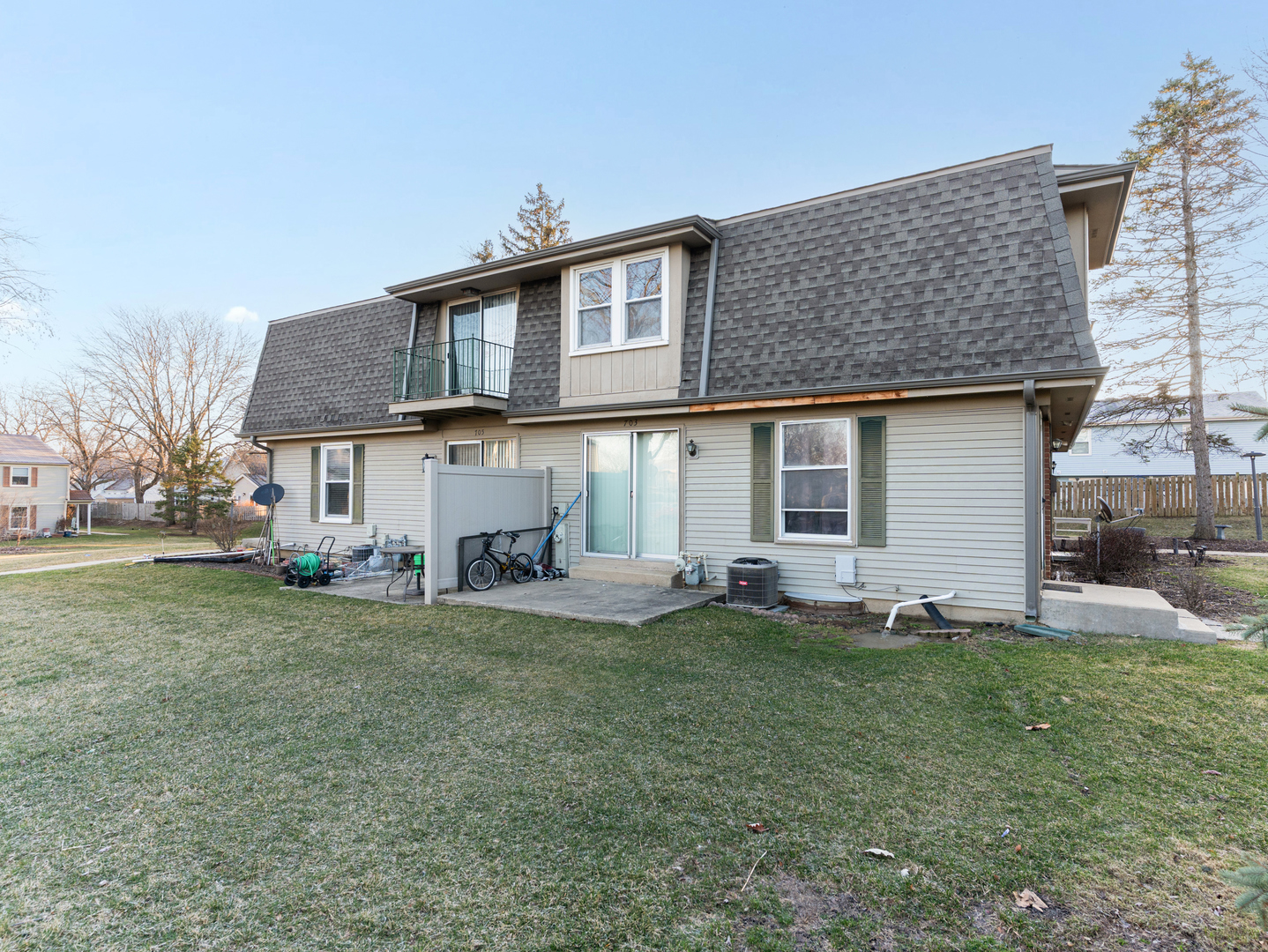 703 Shaw Court, Schaumburg, IL 60194