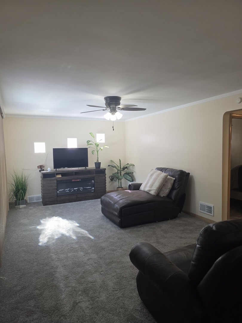 8634 S Kolin Avenue, Chicago, IL 60652