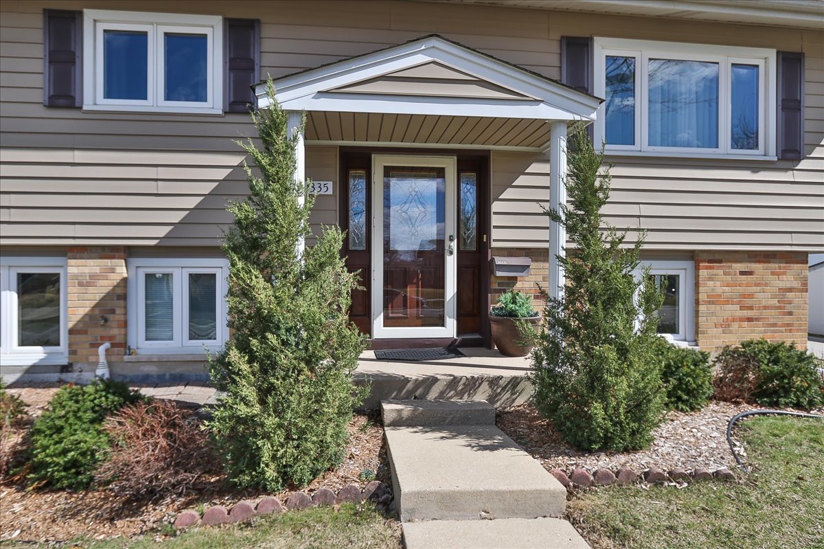 1335 Gentry Road, Hoffman Estates, IL 60169