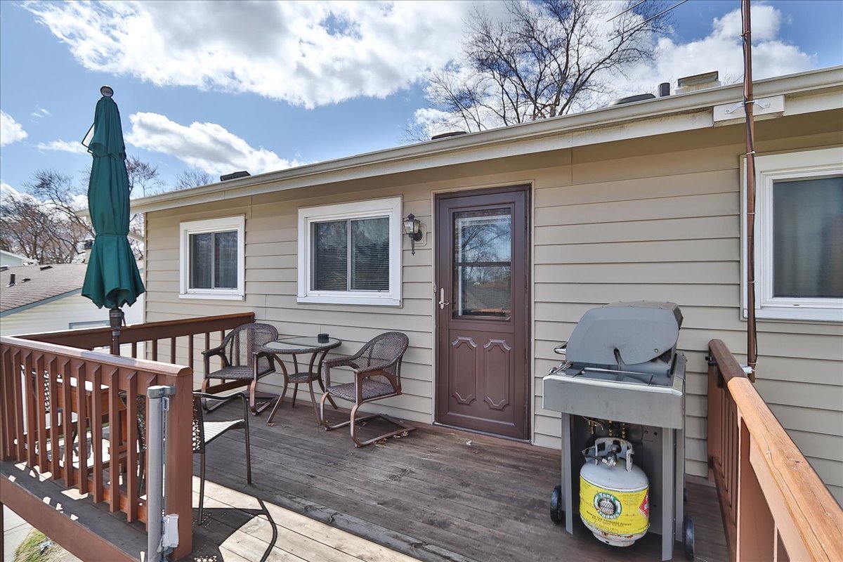 1335 Gentry Road, Hoffman Estates, IL 60169