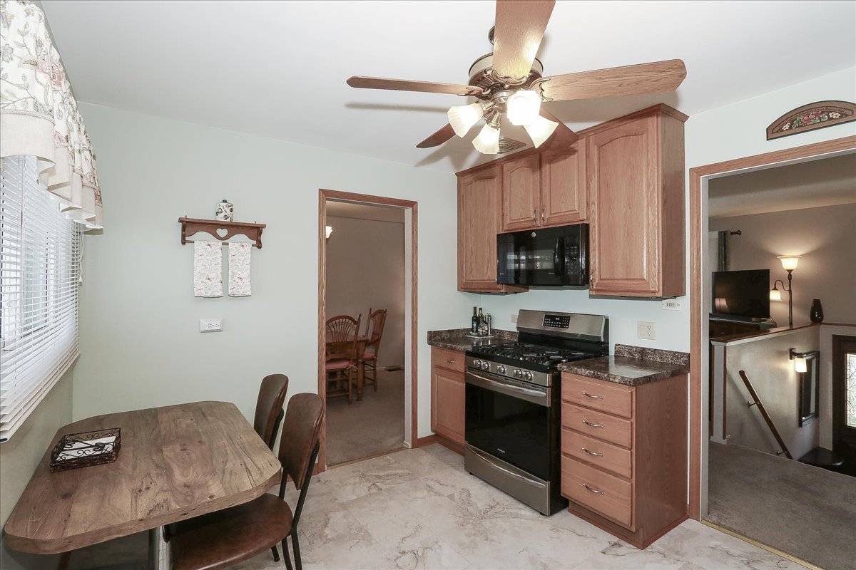 1335 Gentry Road, Hoffman Estates, IL 60169