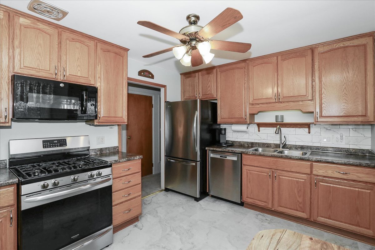 1335 Gentry Road, Hoffman Estates, IL 60169