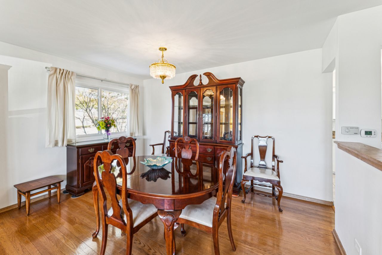 719 N Forest Avenue, Mount Prospect, IL 60056