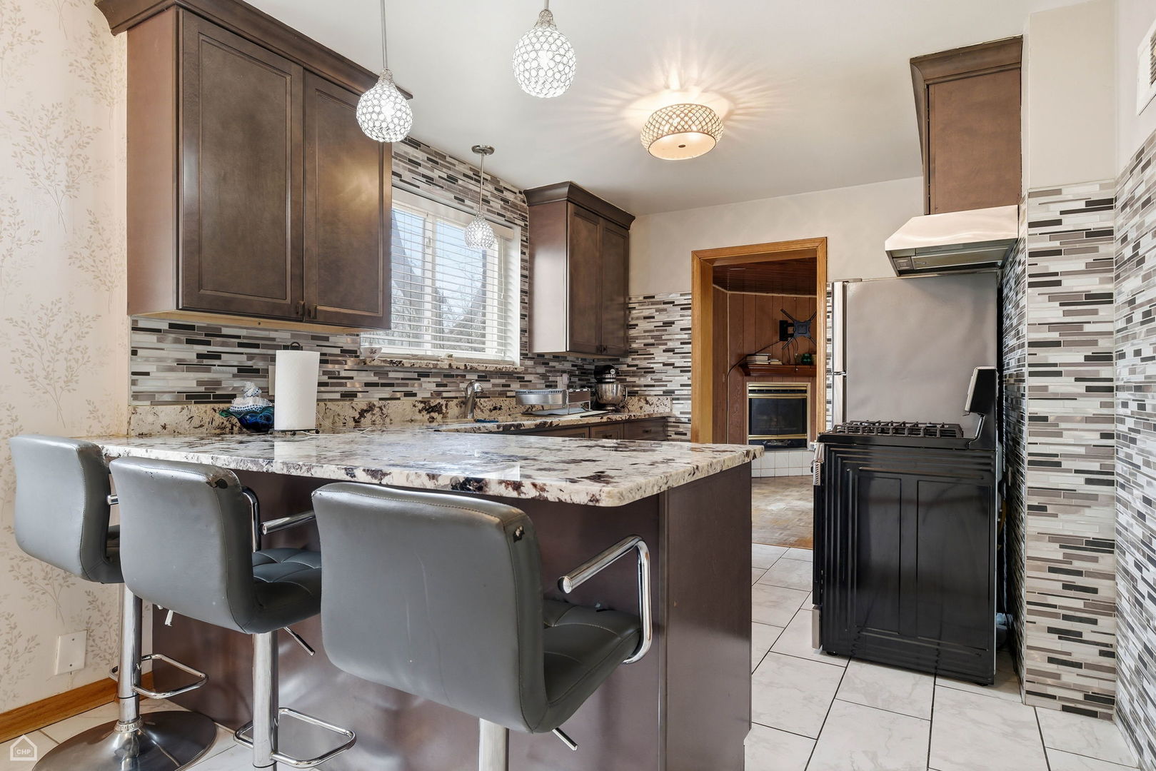 6310 N La Crosse Avenue, Chicago, IL 60646