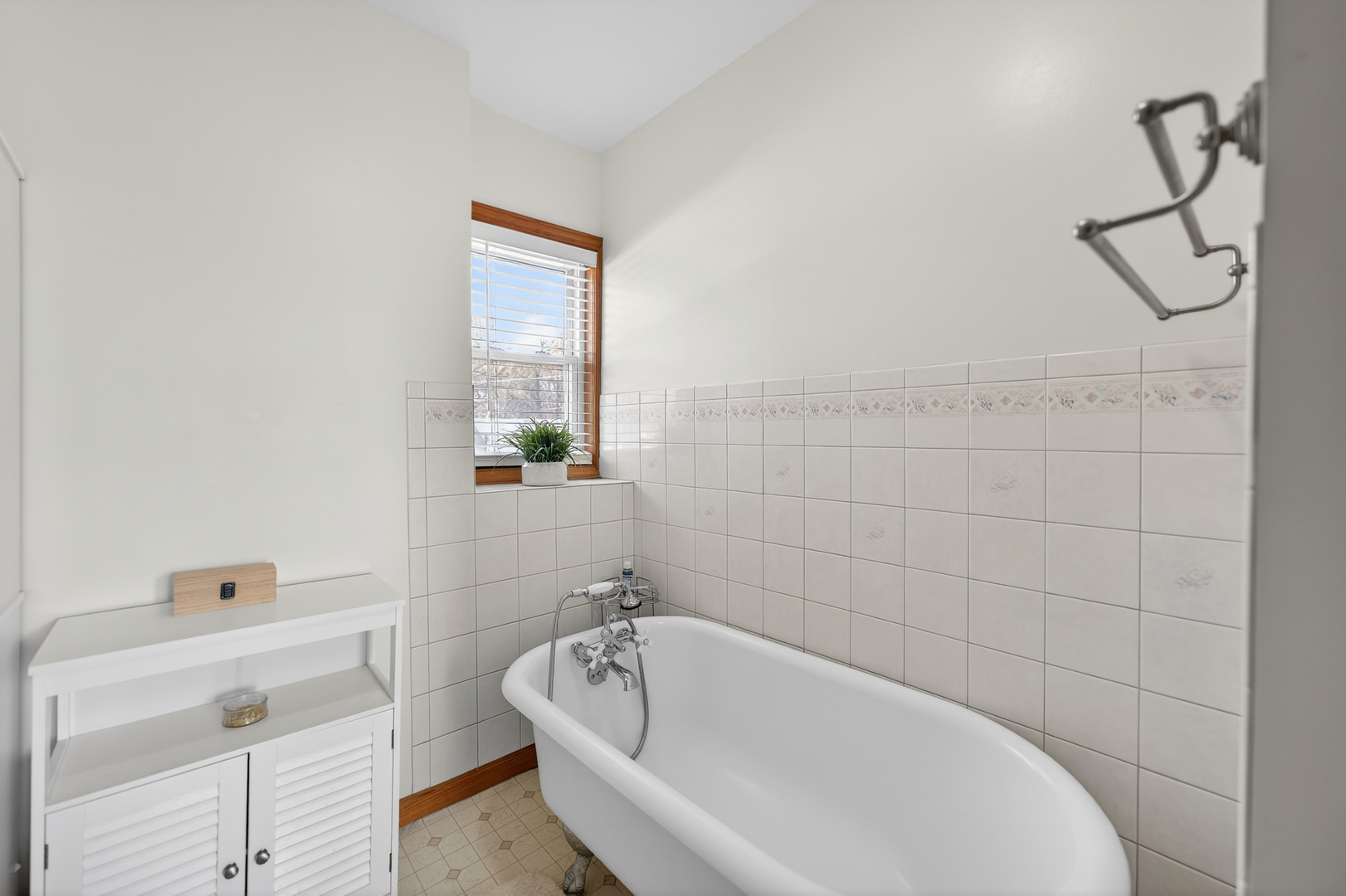 714 Ellwood Avenue, DeKalb, IL 60115