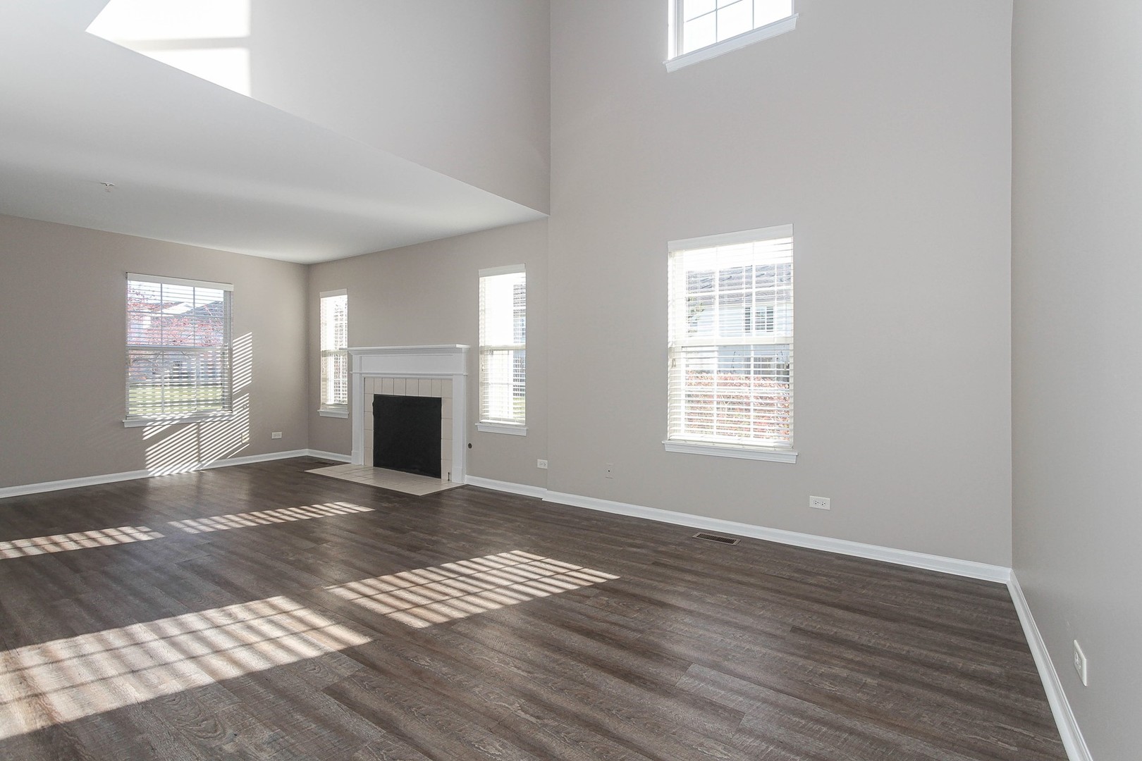 2465 Frost Drive, Aurora, IL 60503