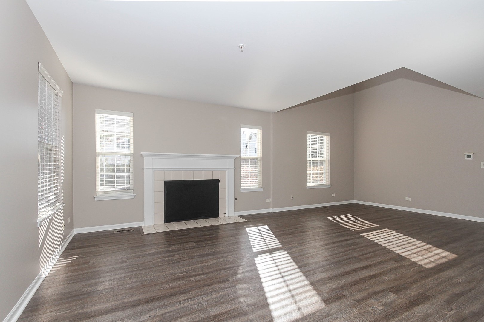 2465 Frost Drive, Aurora, IL 60503