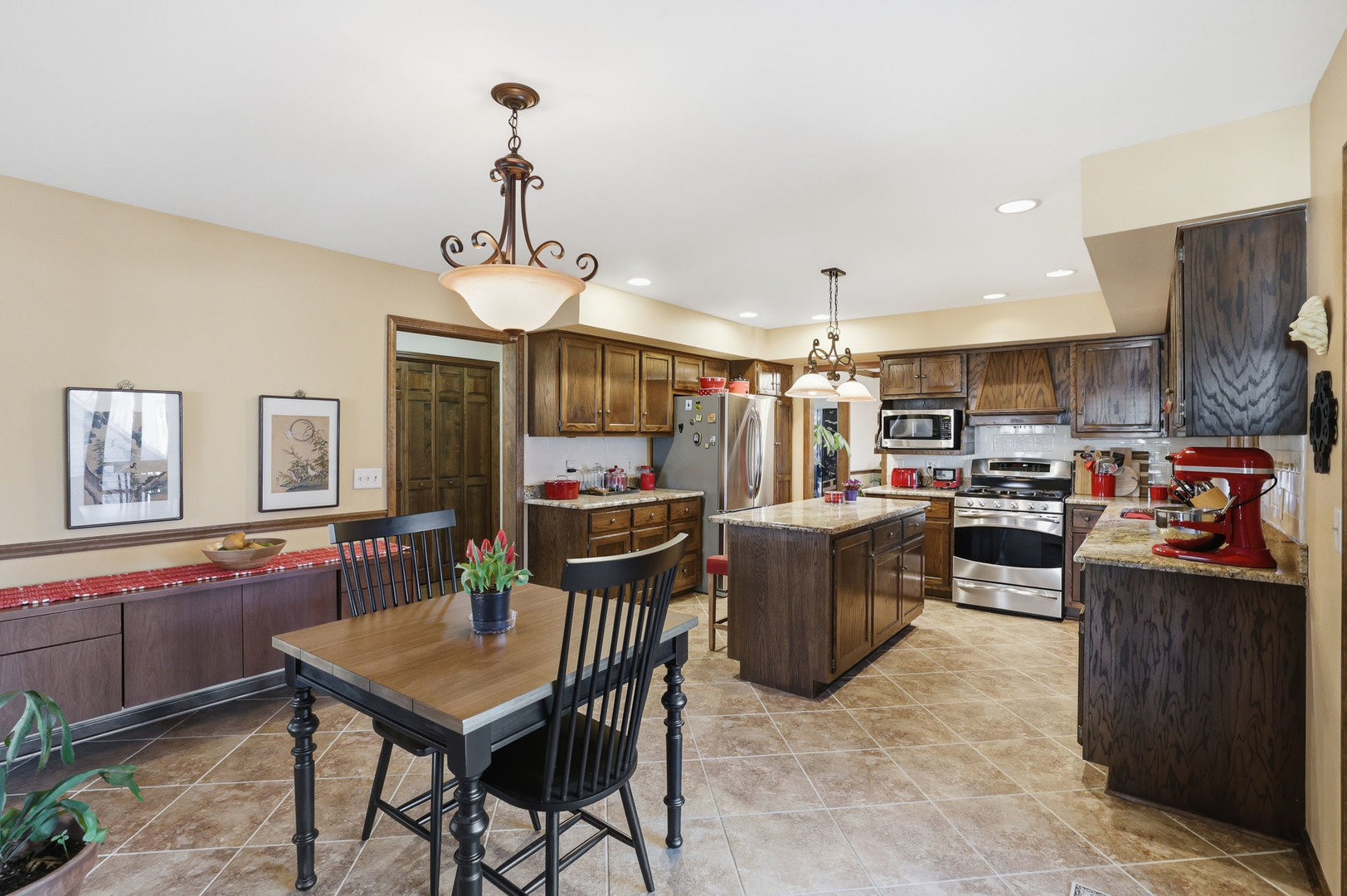 545 Blackhawk Drive, Batavia, IL 60510