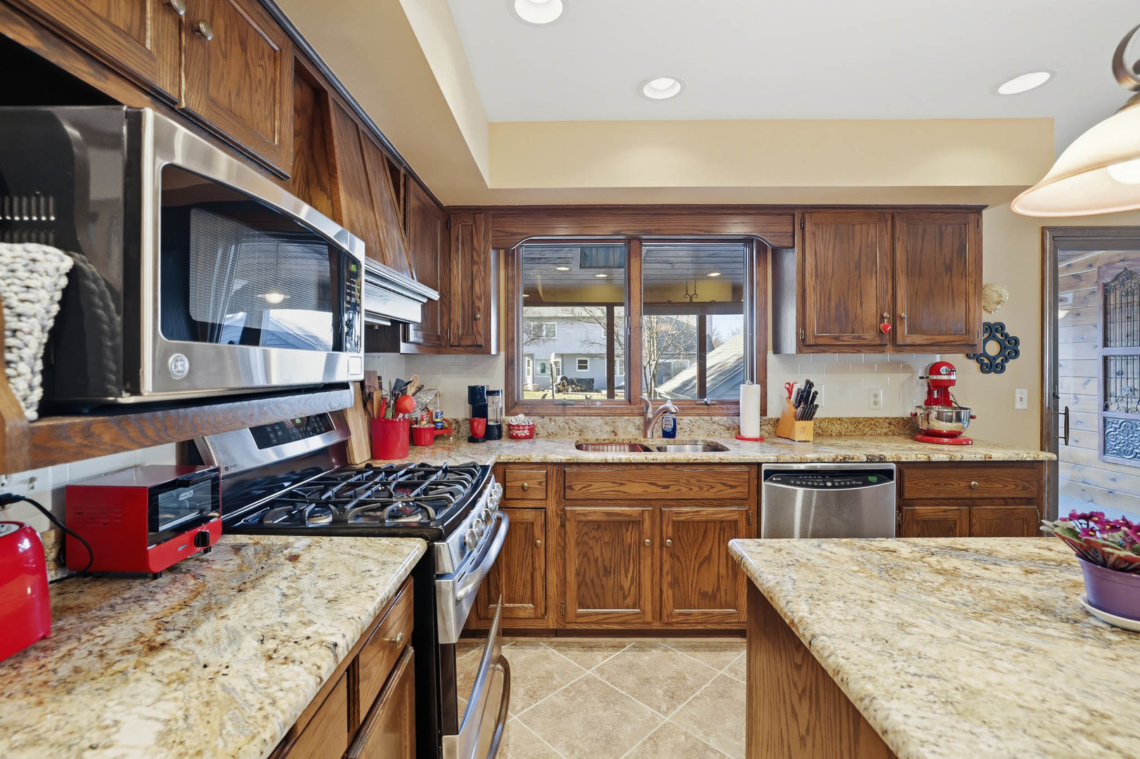 545 Blackhawk Drive, Batavia, IL 60510