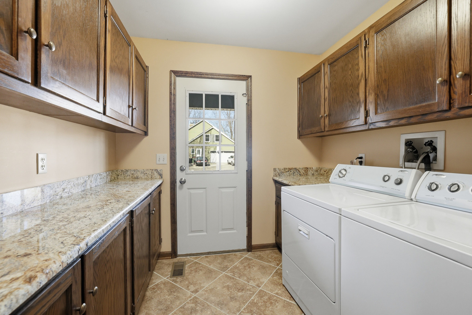 545 Blackhawk Drive, Batavia, IL 60510