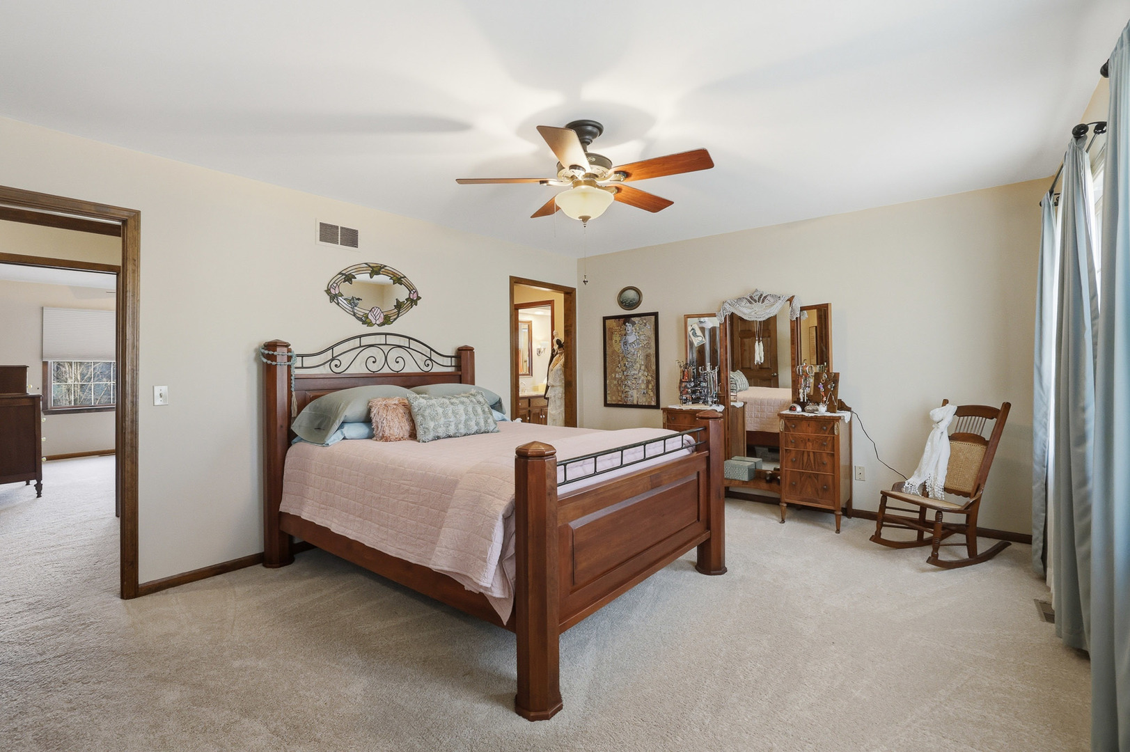 545 Blackhawk Drive, Batavia, IL 60510