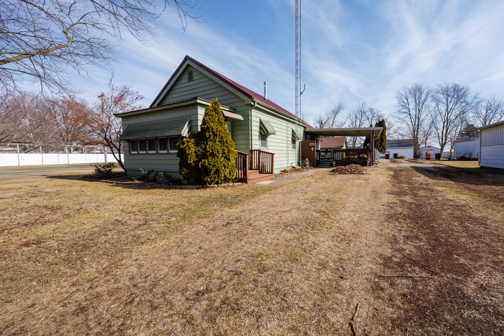 220 N Locust Street, Wapella, IL 61777