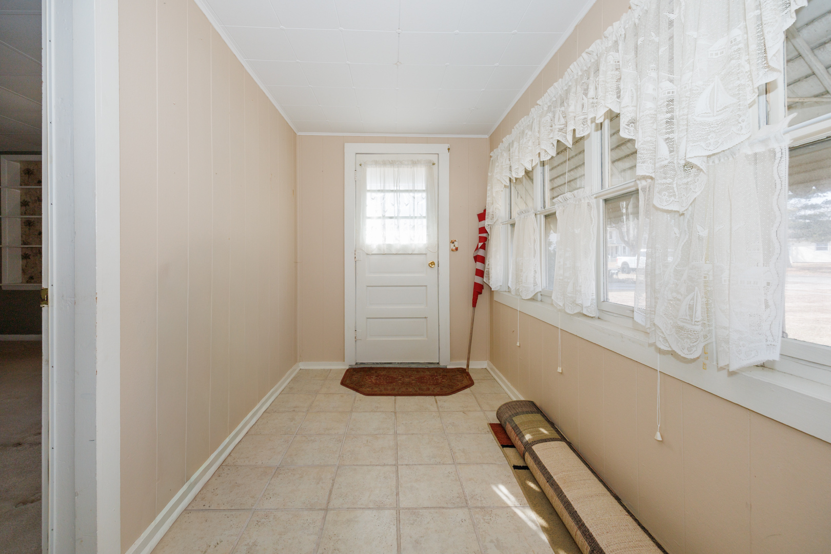 220 N Locust Street, Wapella, IL 61777