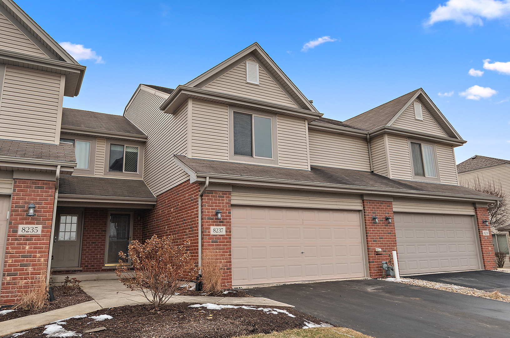 8237 Pecan Place, Frankfort, IL 60423